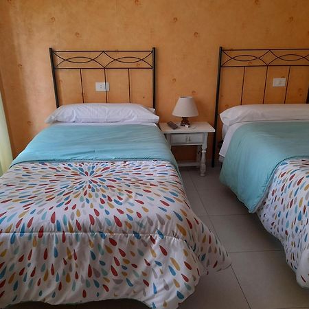 Hostal Quiper Quiroga Ngoại thất bức ảnh