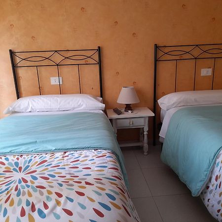 Hostal Quiper Quiroga Ngoại thất bức ảnh