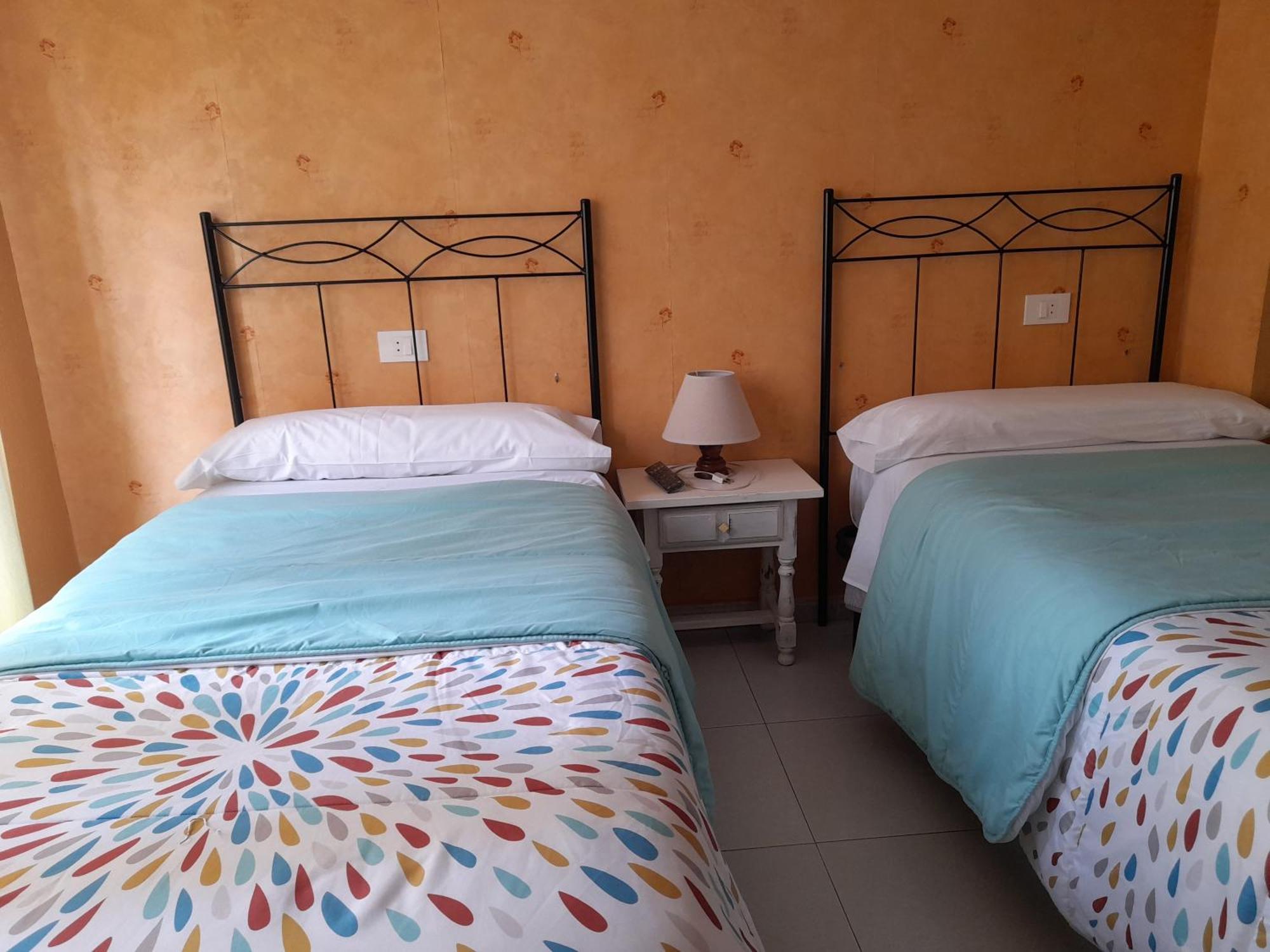 Hostal Quiper Quiroga Ngoại thất bức ảnh