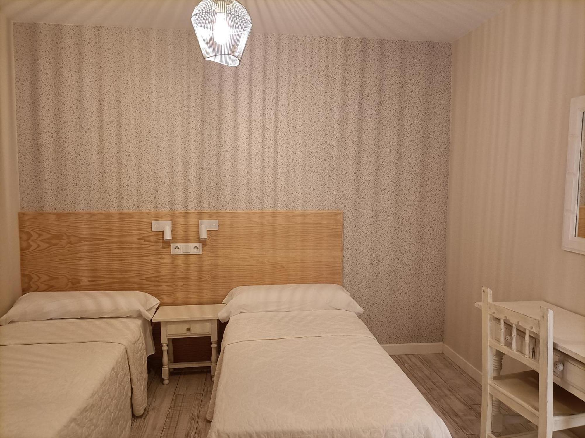 Hostal Quiper Quiroga Ngoại thất bức ảnh