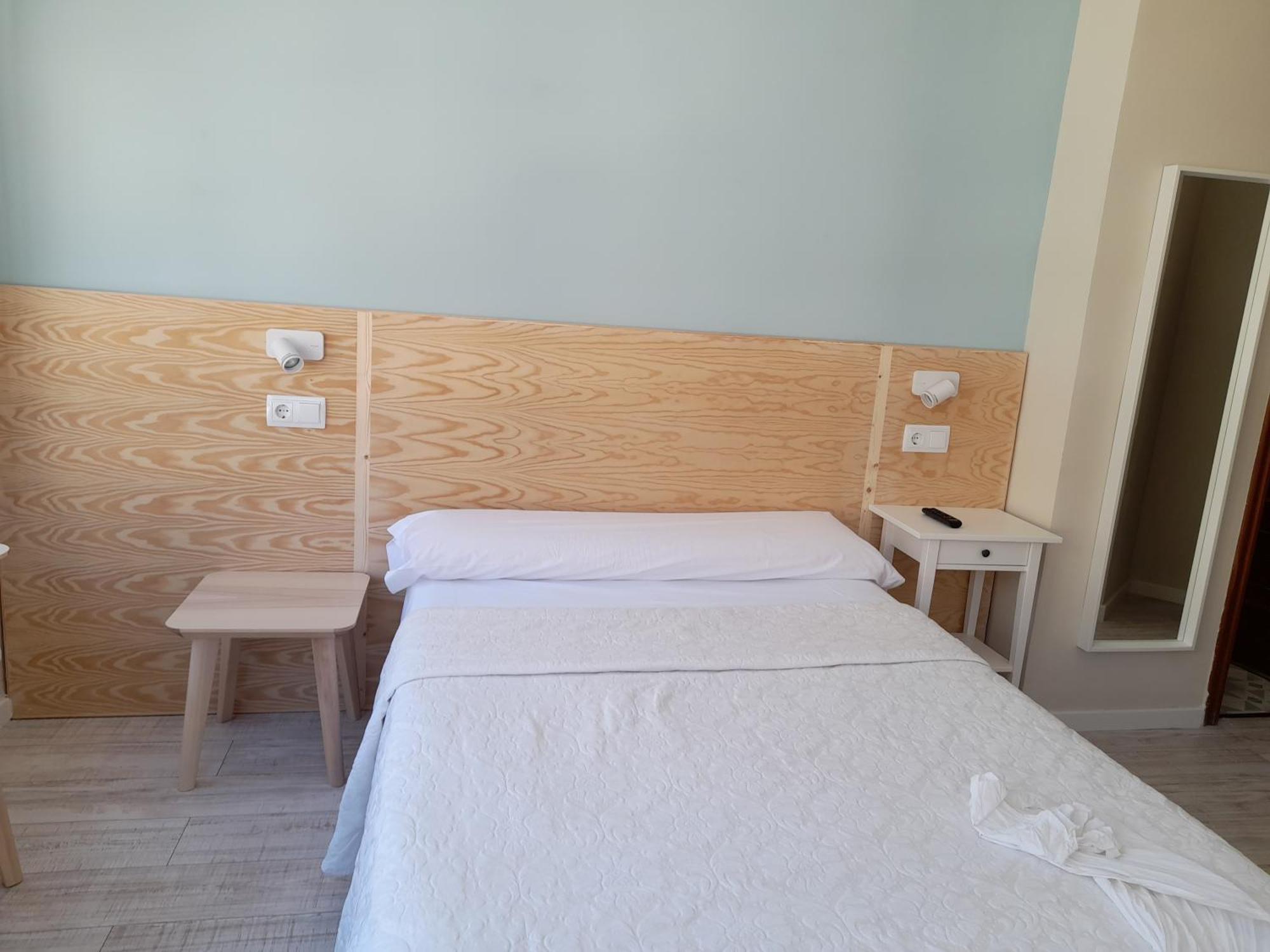 Hostal Quiper Quiroga Ngoại thất bức ảnh
